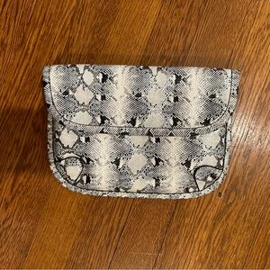 Snakeskin clutch ( vegan)